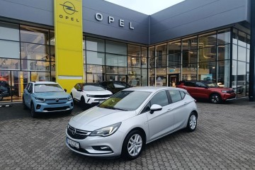 Pierwszy właściciel. Salon Polska